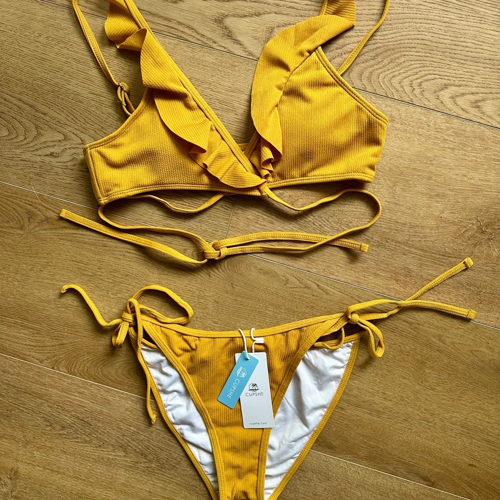 Cupshe Mustard Ruffle Bikini Set NWT